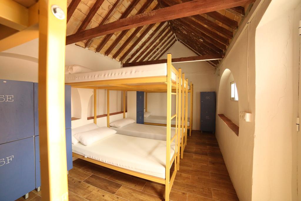 Wake Up In Tarifa Hostel & Restaurant Lounge Værelse billede