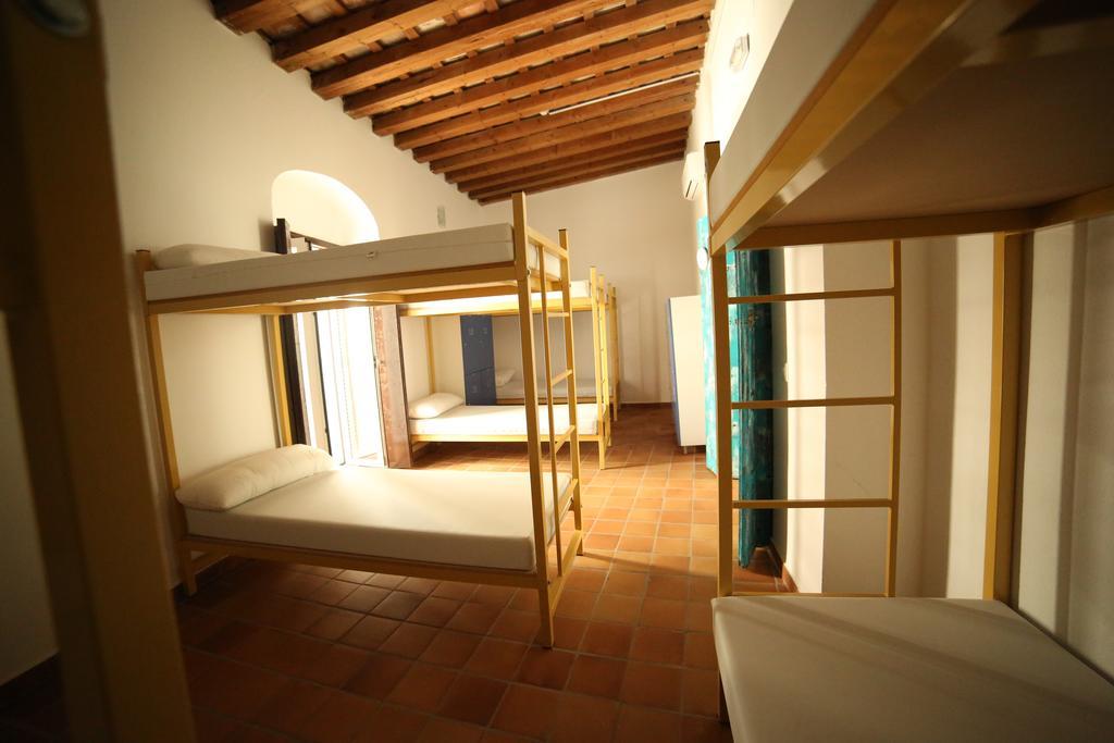 Wake Up In Tarifa Hostel & Restaurant Lounge Værelse billede